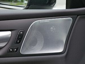Volvo  T8 Twin Engine AWD Ultimate Dark Plug-InE6