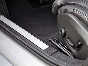 Volvo  T8 Twin Engine AWD Ultimate Dark Plug-InE6