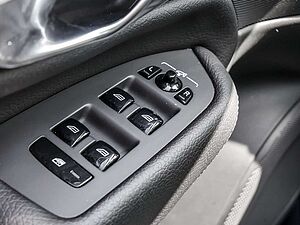 Volvo  T8 R-Design Expression Recharge HUD LED