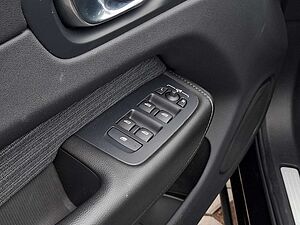 Volvo  B4 Momentum Pro SHZ FACEL. STANDHZ LED