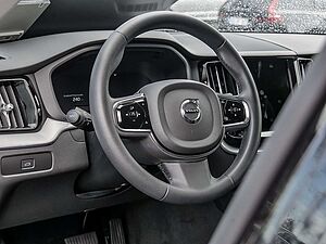 Volvo  B4 Plus Dark KAMERA FACEL. STANDHZ LED