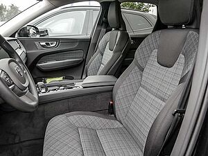 Volvo  2.0 Core Recharge Plug-In Hybrid AWD