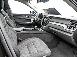 Volvo  2.0 Core Recharge Plug-In Hybrid AWD