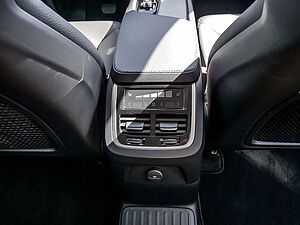 Volvo  2.0 Core Recharge Plug-In Hybrid AWD