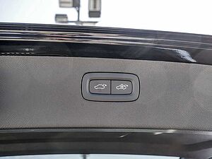Volvo  2.0 Core Recharge Plug-In Hybrid AWD