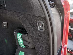 Volvo  2.0 Core Recharge Plug-In Hybrid AWD
