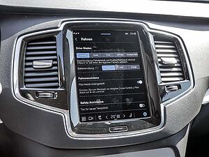 Volvo  2.0 Core Recharge Plug-In Hybrid AWD