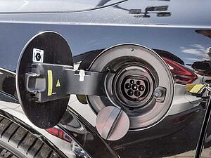 Volvo  2.0 Core Recharge Plug-In Hybrid AWD