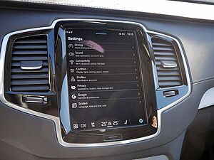 Volvo  2.0 Plus Bright Recharge Plug-In Hybrid AWD