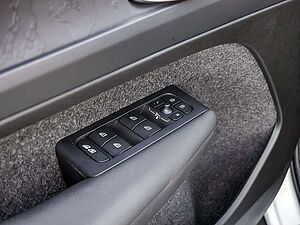 Volvo  Core Recharge Pure Electric AWD SHZ LED