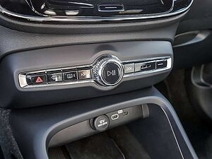 Volvo  Core Recharge Pure Electric AWD SHZ LED