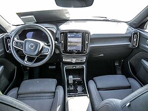 Volvo  Core Recharge Pure Electric AWD SHZ LED