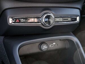Volvo  Core Recharge Pure Electric AWD SHZ LED
