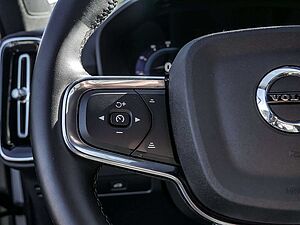 Volvo  Core Recharge Pure Electric AWD SHZ LED