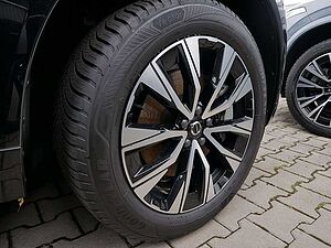 Volvo  B4 Plus Dark AWD SHZ H/K HGSD FACEL. LED