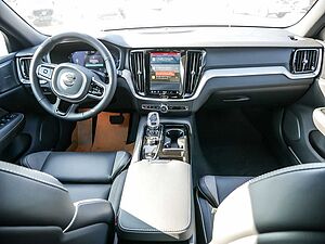 Volvo  B4 Plus Dark KAMERA H/K AHK STANDHZ LED