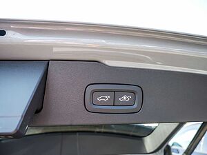 Volvo  B4 Plus Dark KAMERA H/K AHK STANDHZ LED