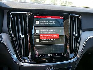Volvo  B4 Plus Dark KAMERA H/K AHK STANDHZ LED