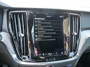 Volvo  B4 Plus Dark KAMERA H/K AHK STANDHZ LED