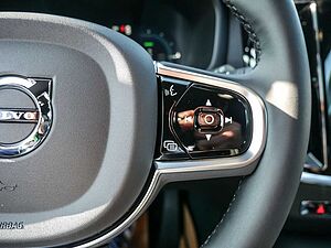 Volvo  B4 Plus Dark KAMERA H/K AHK STANDHZ LED