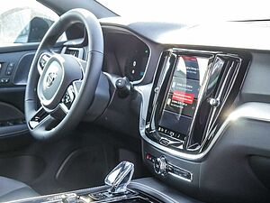 Volvo  B4 Plus Dark KAMERA H/K AHK STANDHZ LED