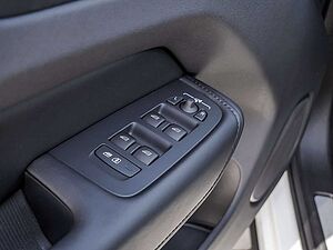 Volvo  2.0 Plus Dark Recharge Plug-In Hybrid AWD