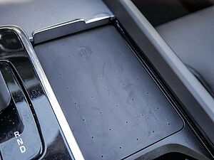 Volvo  2.0 Plus Dark Recharge Plug-In Hybrid AWD