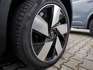 Volvo  Ultimate Recharge Pure Electric 2WD LED