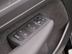 Volvo  Ultimate Recharge Pure Electric 2WD LED
