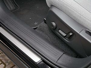 Volvo  Ultimate Recharge Pure Electric 2WD LED