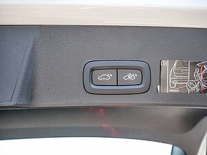 Volvo  P6 Pro Recharge Pure Electric 2WD LED