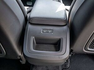 Volvo  B4 Plus Dark AWD