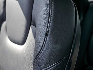 Volvo  B4 Plus Dark AWD
