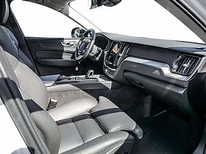 Volvo  B4 Plus Dark AWD