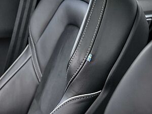 Volvo  T8 Twin Engine AWD R-Design H/K HGSD LED