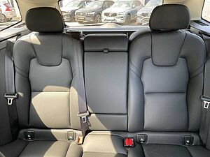 Volvo  B4 FWD Core ACC LED LHZ MEMO 4xSHZ STDHZ
