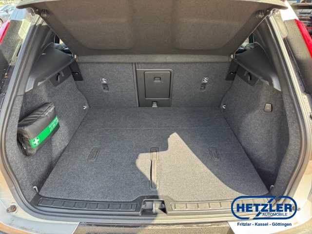 Volvo  XC40 Plus, B4 Mild-Hybrid, Benzin, Dark