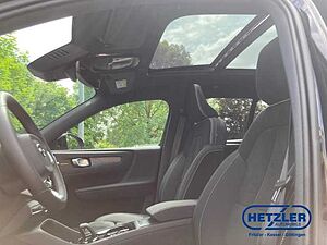 Volvo  XC40 Plus, B3 Mild-Hybrid, Benzin, Dark