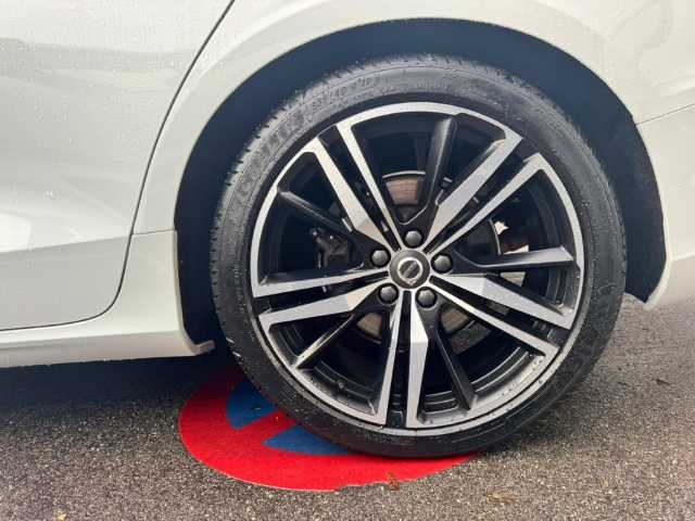 Volvo  V60 R-Design, B4 Mild-Hybrid Diesel