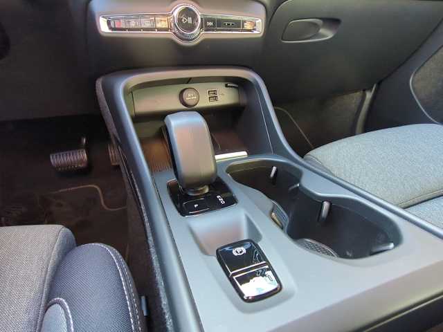 Volvo  XC40 Recharge Core, T4 Plug-in Hybrid, Elektrisch/Benzin, Bright