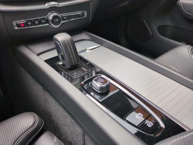 Volvo  XC60 Recharge R-Design, T8 AWD Plug-in Hybrid