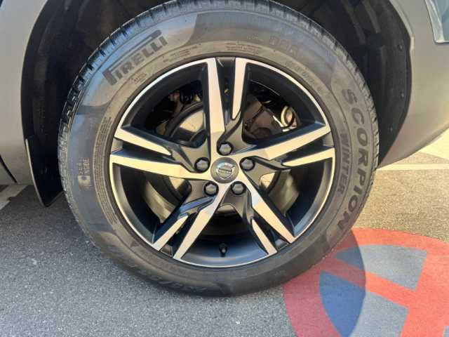 Volvo  XC40 Momentum Pro, T3 Schaltgetriebe