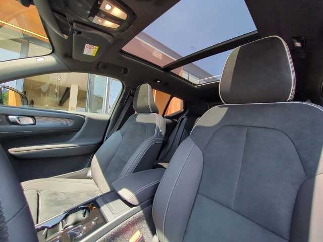 Volvo  XC40 Ultra, B4 Mild-Hybrid, Benzin, Dark