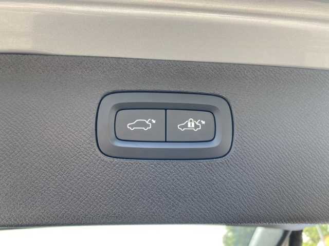 Volvo  XC90 Recharge Ultimate, T8 AWD Plug-in Hybrid, Elektrisch/Benzin, Dark, 7 Sitze