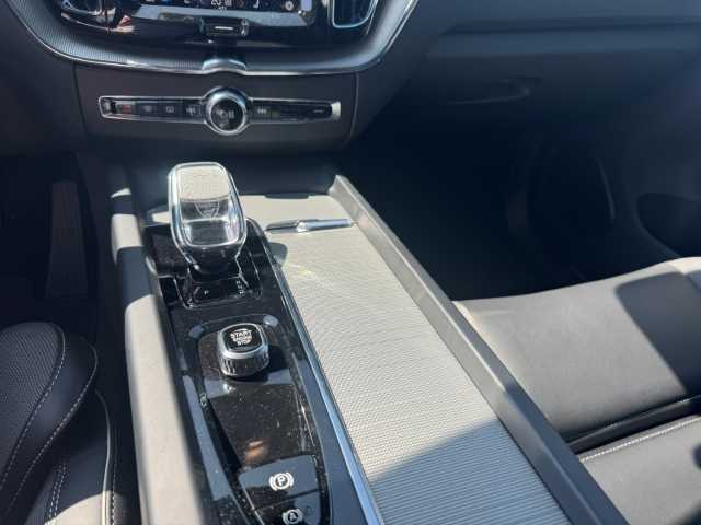 Volvo  XC60 Black Edition Ultra, T8 AWD Plug-in Hybrid, Elektrisch/Benzin