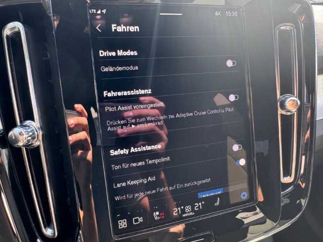 Volvo  XC40 Plus, B3 Mild-Hybrid, Benzin, Dark