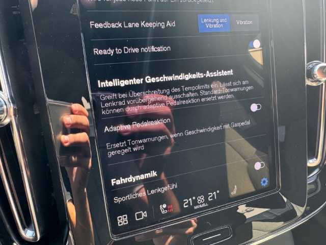Volvo  XC40 Plus, B3 Mild-Hybrid, Benzin, Dark