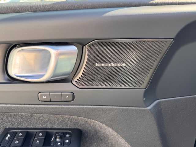 Volvo  XC40 Recharge Plus, T5 Plug-in Hybrid, Elektrisch/Benzin, Dark