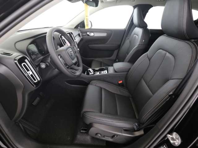 Volvo  XC40 Plus, B3 Mild-Hybrid, Benzin, Dark