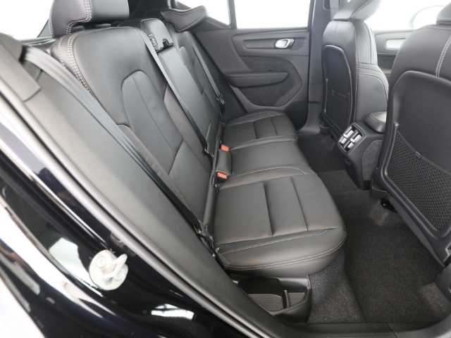 Volvo  XC40 Plus, B3 Mild-Hybrid, Benzin, Dark